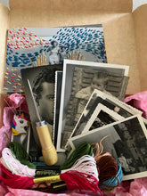 Cargar imagen en el visor de la galería, Kit de Fotografías Antiguas- Solo de Materiales para Fotobordado.

